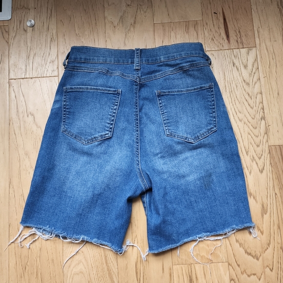 New York Rewash Super High-Rise Distressed Shorts Size 7/ 28 - Picture 4 of 6
